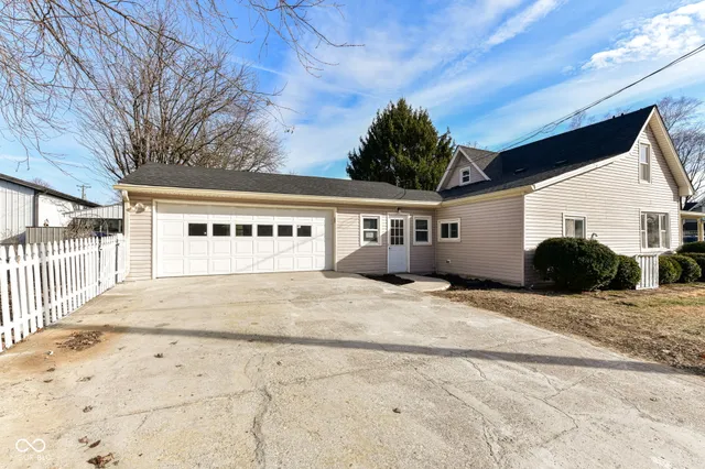 $324,999 | 210 East Buckeye Street, Cicero, IN 46034