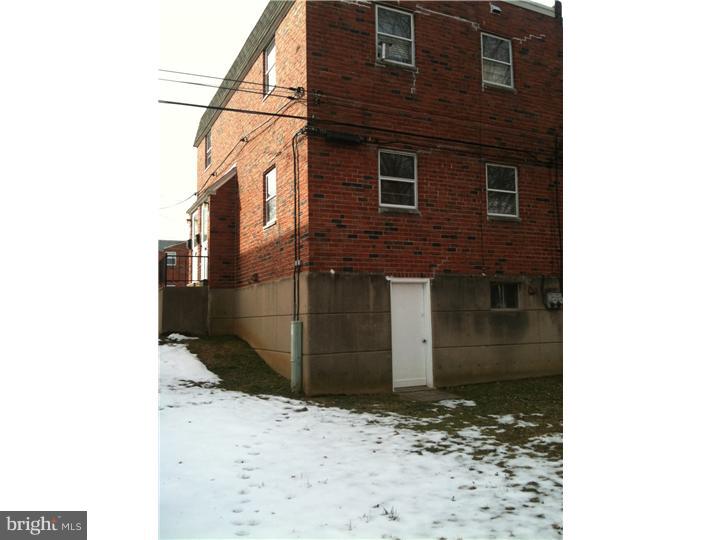 12433 Barbary Road Philadelphia, PA 19154 - Photo 3 of 12 Exterior Back