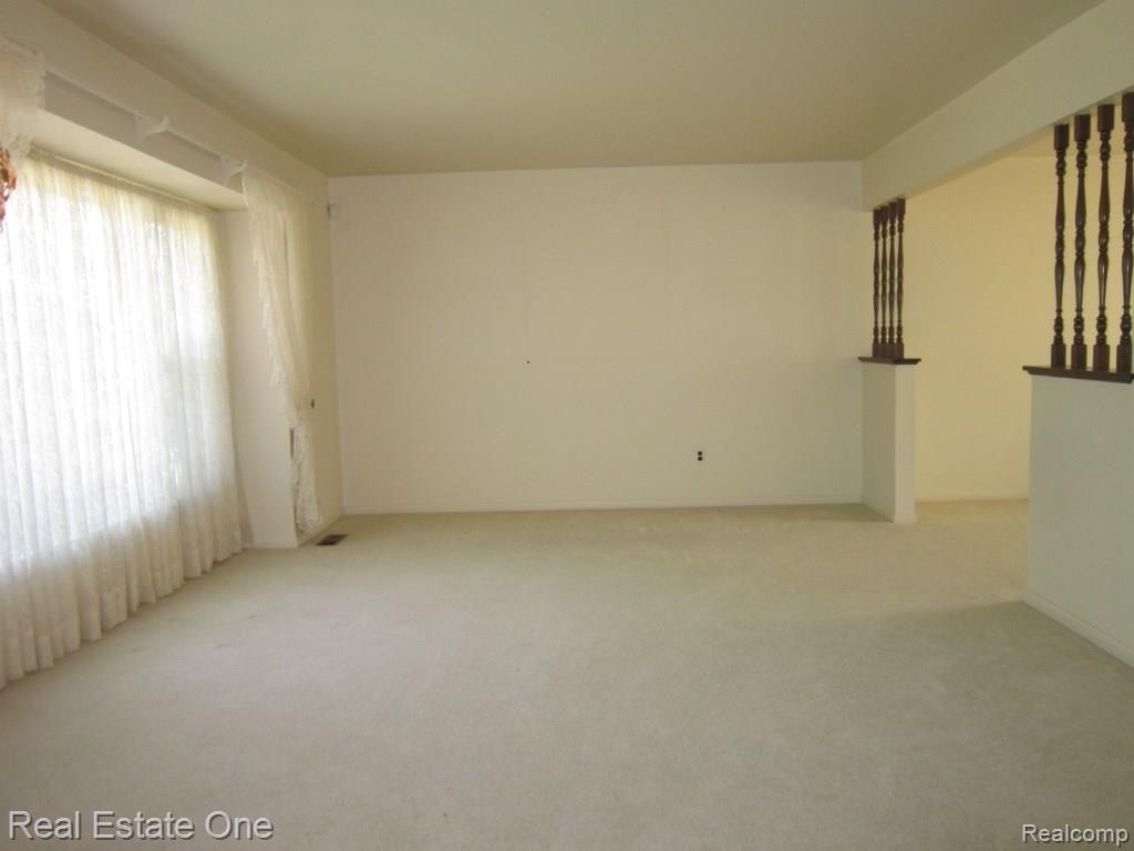 28865 West 11 Mile Road Farmington, MI 48336 - Photo 5 of 39 living room 1.jpg