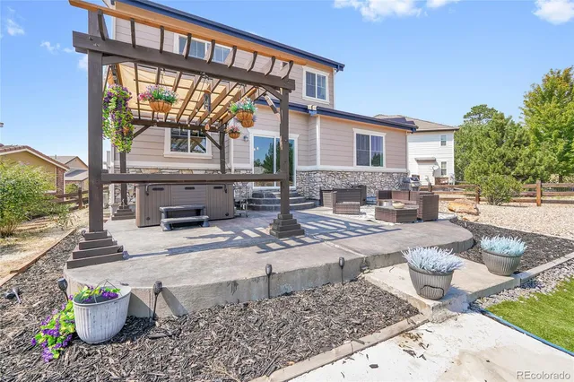 a view of an outdoor kitchen
