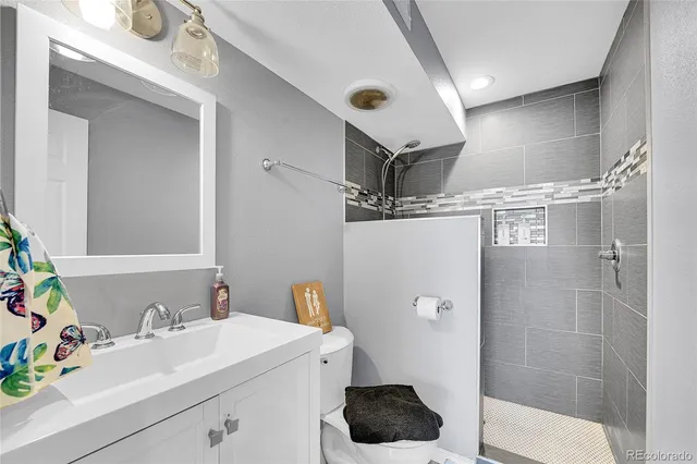 a bathroom with 2 sink and a mirror