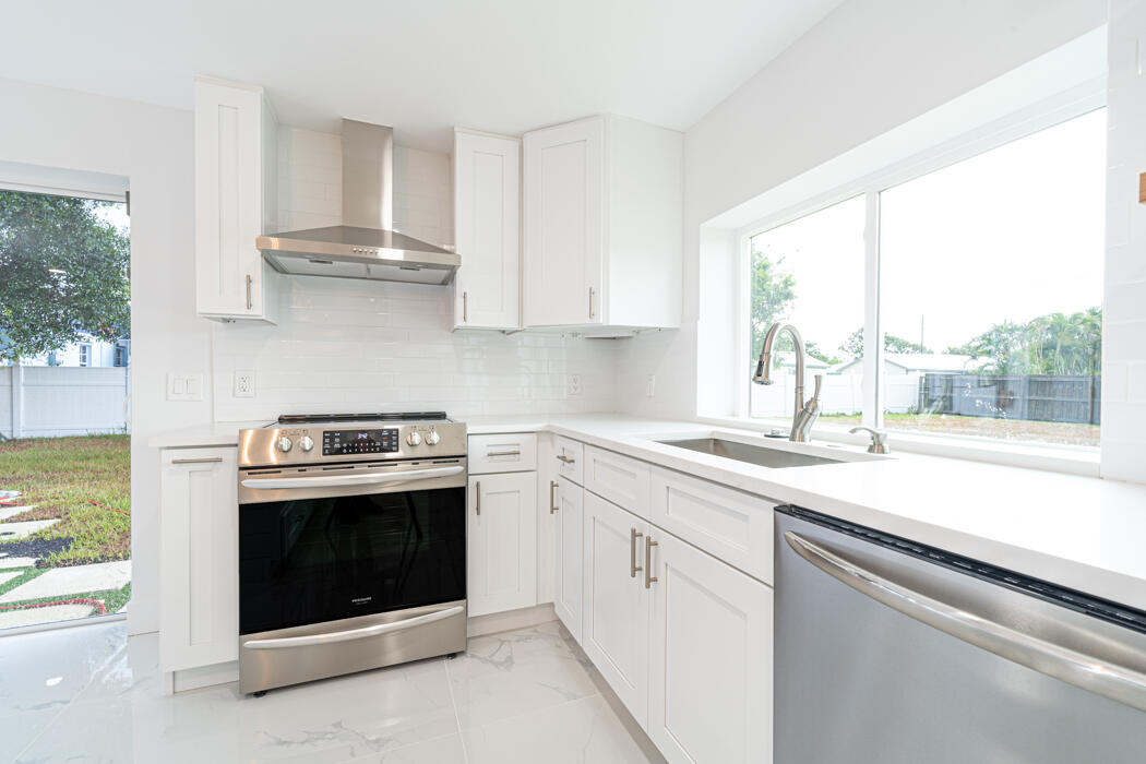 5691 Southeast Hull Street Stuart, FL 34997 - Photo 13 of 41 _MWA7441-Edit
