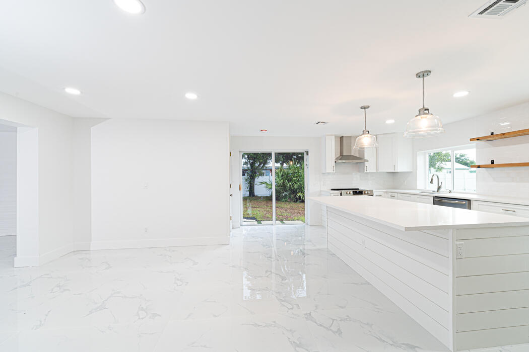 5691 Southeast Hull Street Stuart, FL 34997 - Photo 10 of 41 _MWA7417