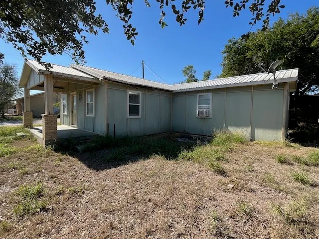$49,500 | 1001 North Elm Avenue, Hebbronville, TX 78361