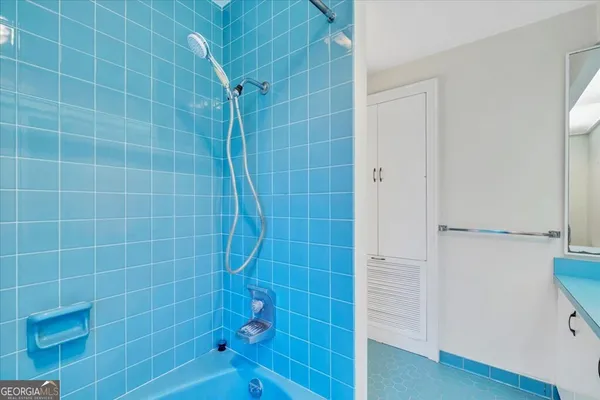 a view of a livingroom with a ceiling fan and window