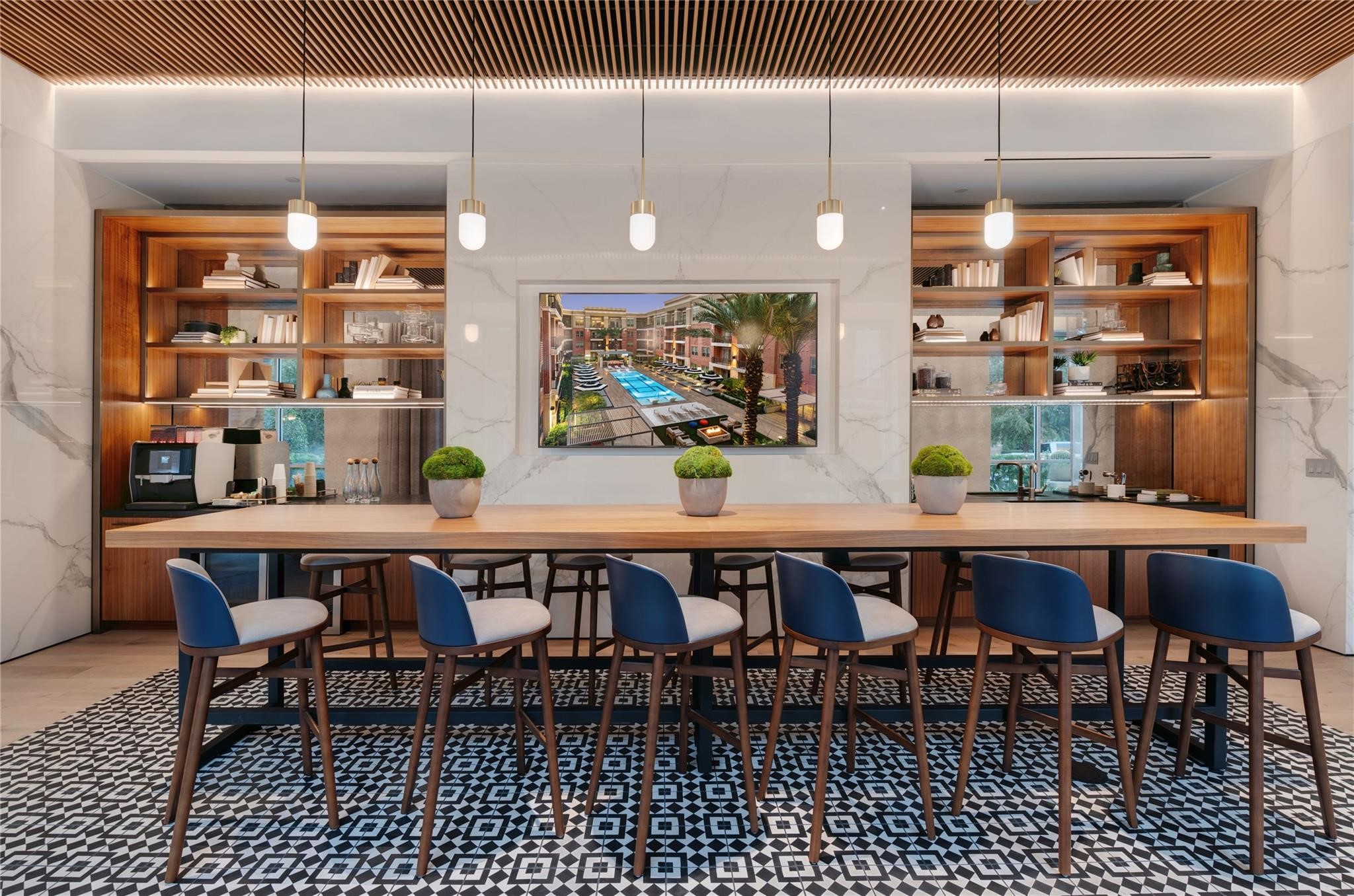 160 Birdsall Street, Unit 1403 Houston, TX 77007 - Photo 10 of 26 Our guest enjoy complimentary coffee bar and WIFI.