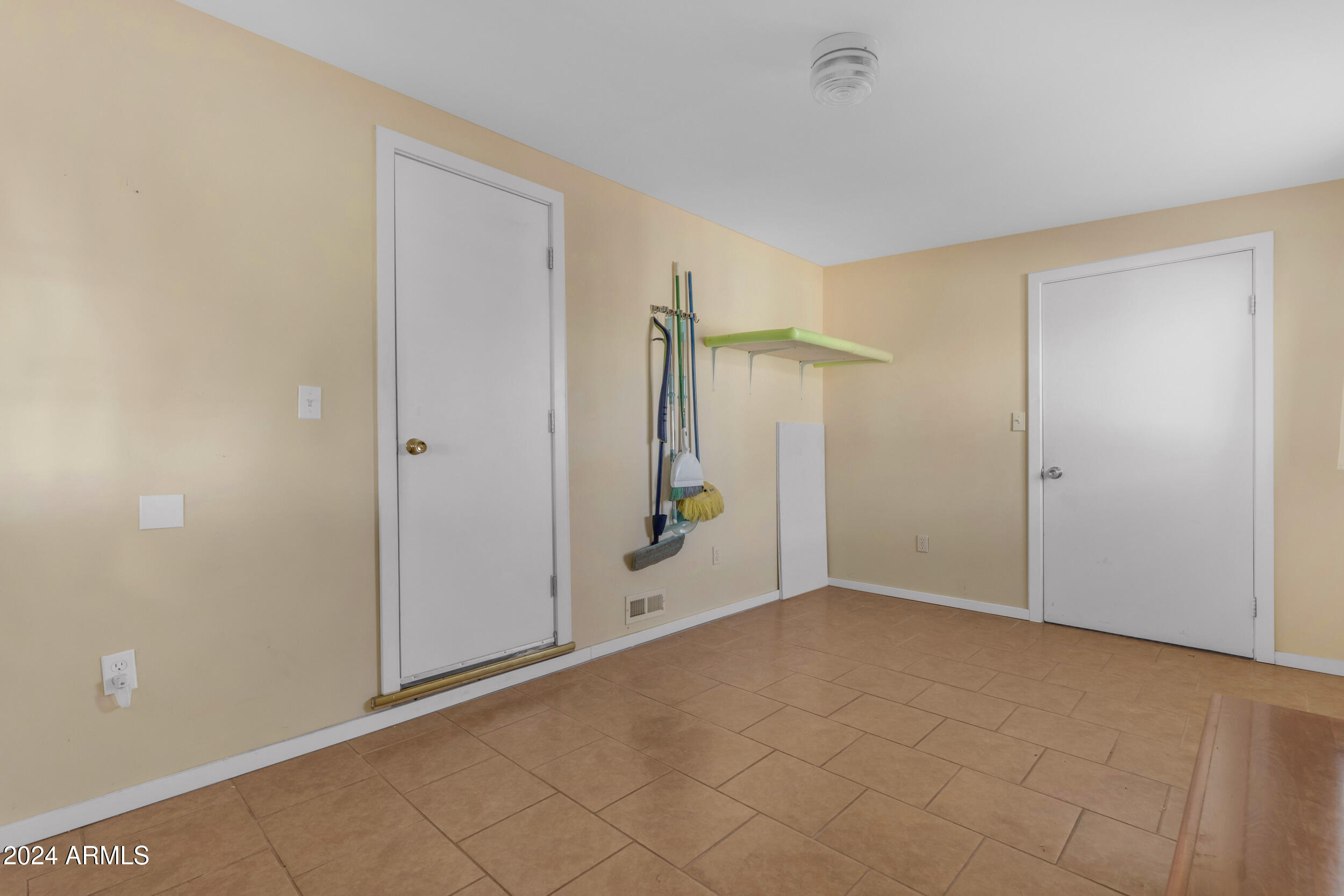 3500 South Tomahawk Road, Unit 179 Apache Junction, AZ 85119 - Photo 20 of 37 Bonus Room with Closet