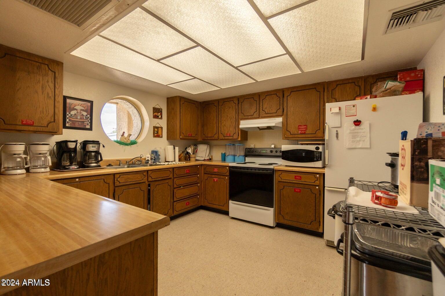 3500 South Tomahawk Road, Unit 179 Apache Junction, AZ 85119 - Photo 28 of 37 Community Center Kitchen