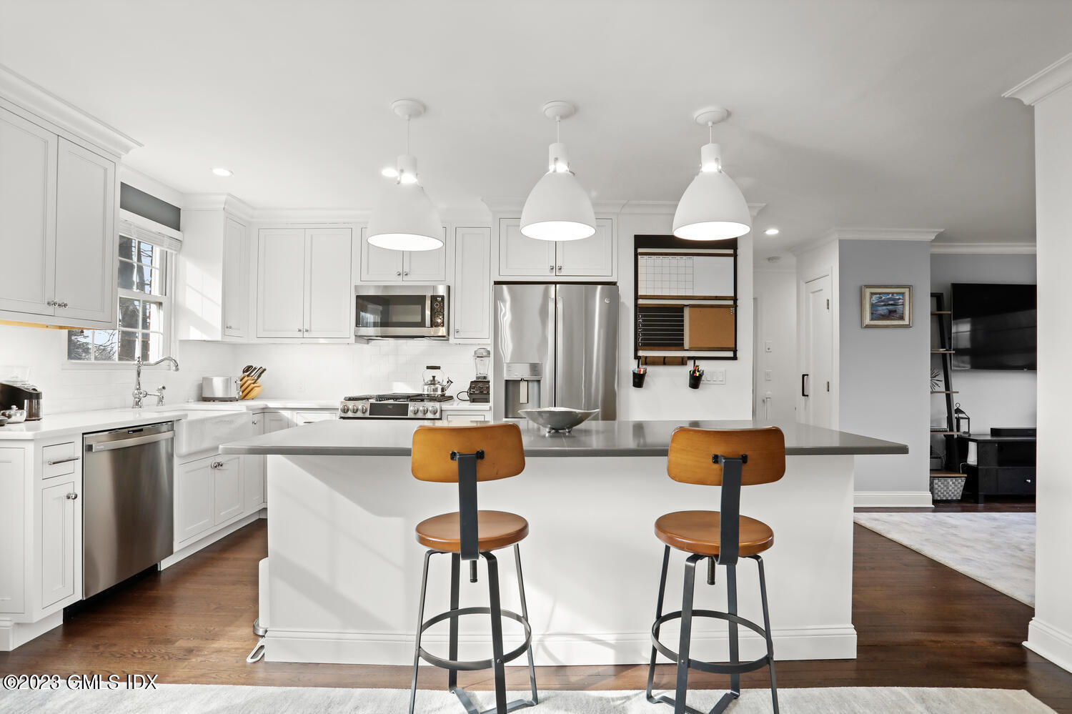 140 Putnam Park, Unit 140 Greenwich, CT 06830 - Photo 2 of 15 a living room with furniture kitchen view and a flat screen tv