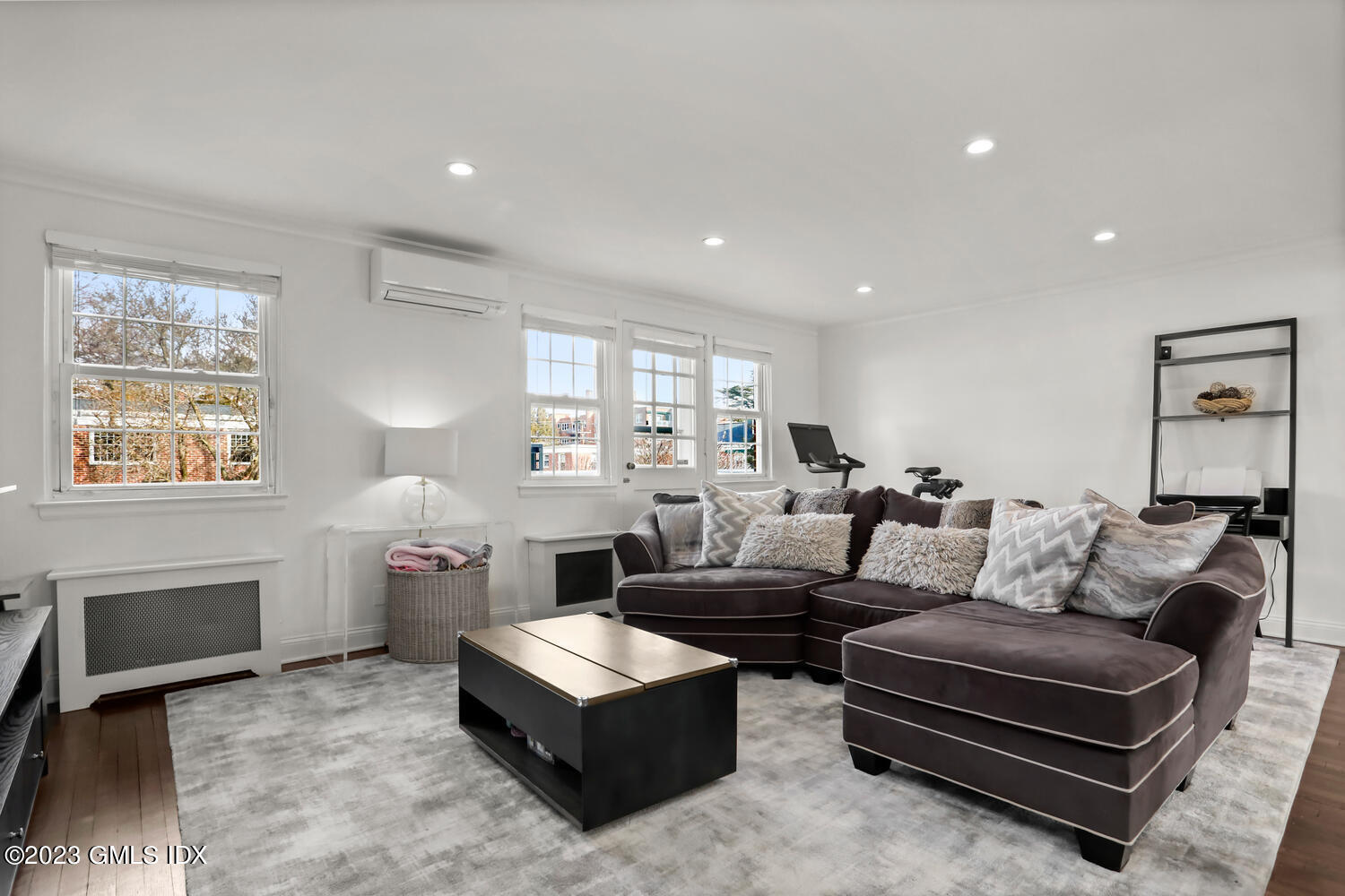 140 Putnam Park, Unit 140 Greenwich, CT 06830 - Photo 7 of 15 a living room with furniture and a window