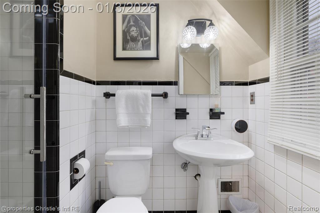 19385 Renfrew Road Detroit, MI 48221 - Photo 28 of 50