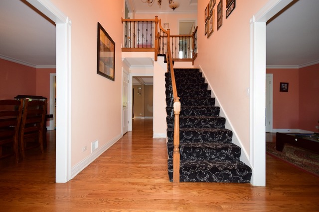 925 Surrey Road Addison, IL 60101 - Photo 2 of 25