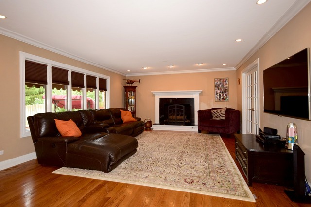 925 Surrey Road Addison, IL 60101 - Photo 8 of 25