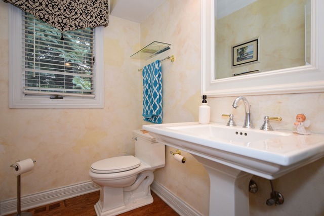 925 Surrey Road Addison, IL 60101 - Photo 9 of 25