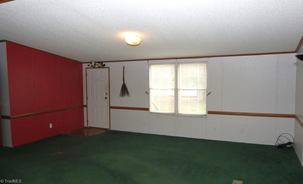 3401 Ridge Road Lexington, NC 27295 - Photo 3 of 30 Living room