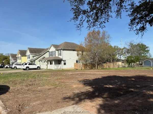 $285,000 | 108 Fairway Drive, Bryan, TX 77801