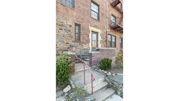 $320,000 | 3814 Johnson Avenue, Unit E | Central Riverdale