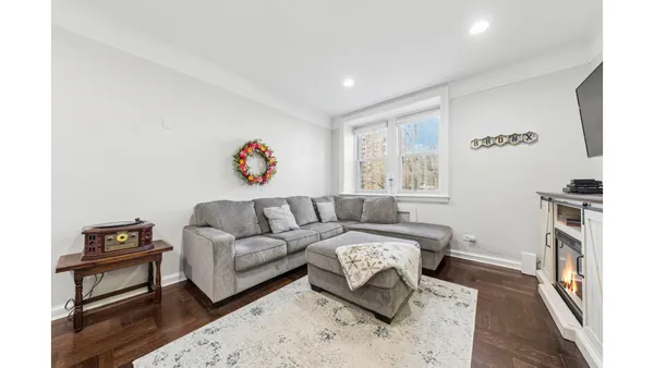 $320,000 | 3814 Johnson Avenue, Unit E | Central Riverdale