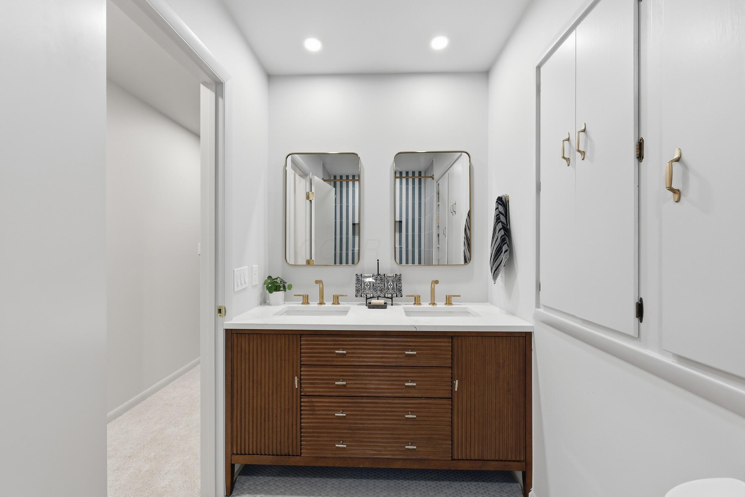 4499 Summit Ridge Road Upper Arlington, OH 43220 - Photo 33 of 76 Thoughtful design