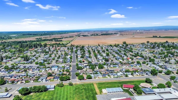 $359,900 | 906 East 19th Street, Marysville, CA 95901