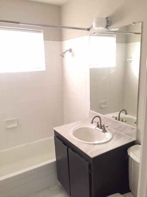 2606 Barbee Street, Unit 7 Houston, TX 77004 - Photo 4 of 8 a bathroom with a sink and a bathtub