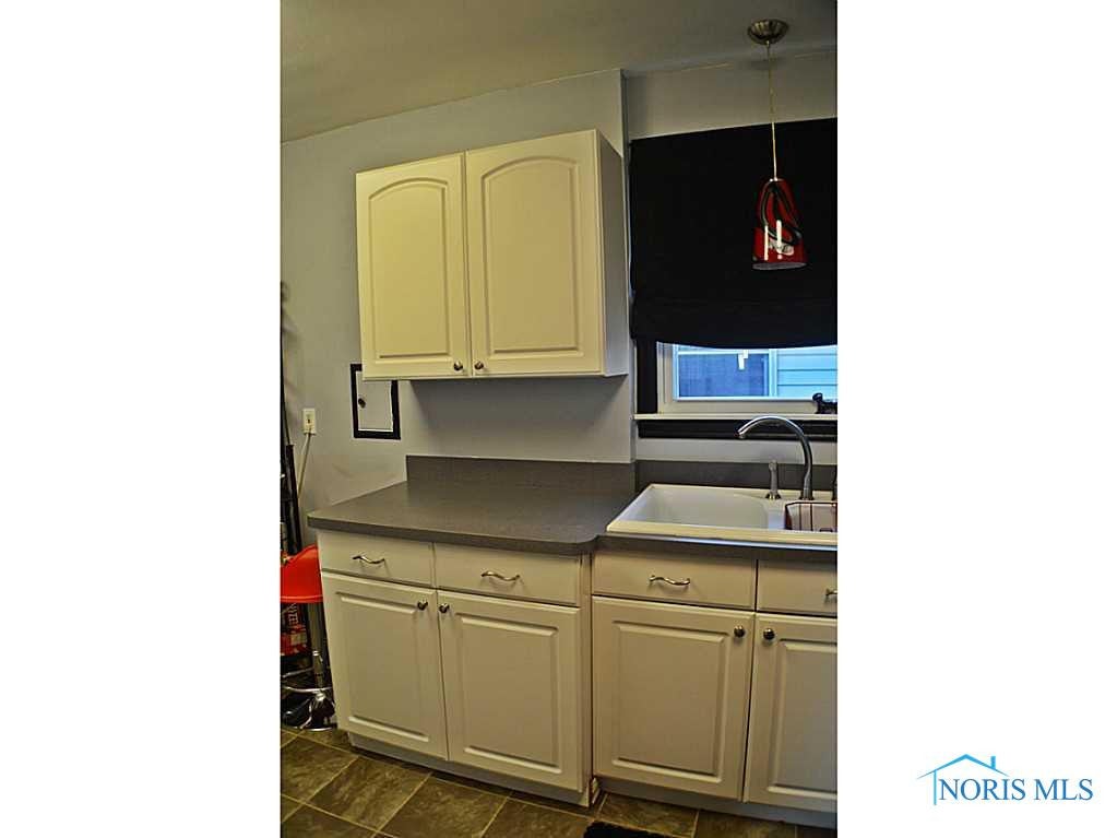 804 Cloverdale Road Toledo, OH 43612 - Photo 6 of 20 Kitchen.