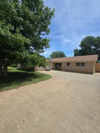 $290,000 | 301 Bennett Drive, Dumas, TX 79029