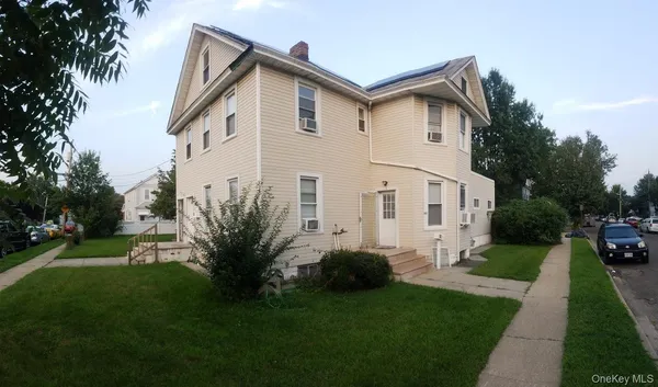 $3,200 | 83 Kraemer Street, Unit 3, Hicksville, NY 11801