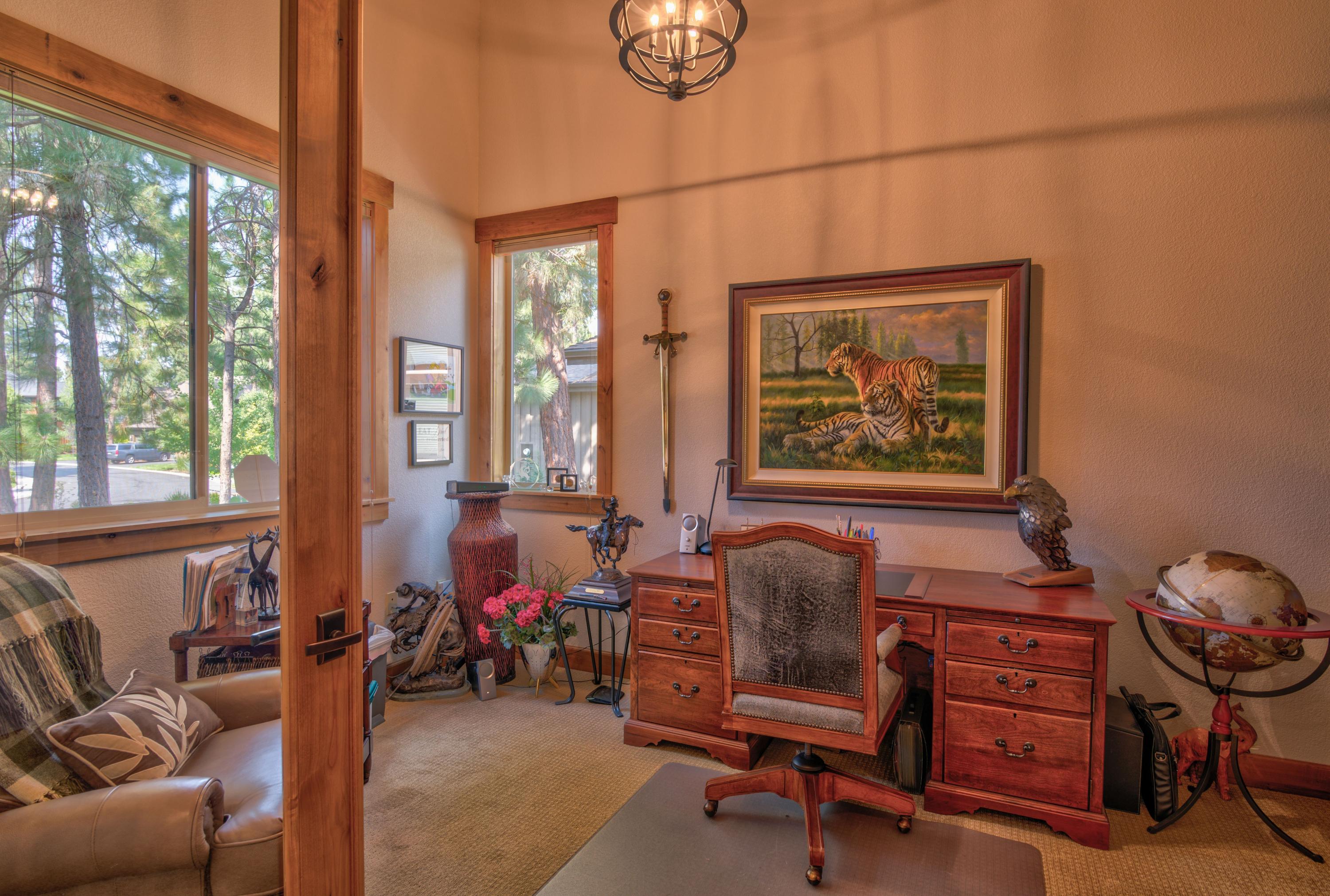 60444 Snap Shot Loop Bend, OR 97702 - Photo 12 of 38 Office/Den