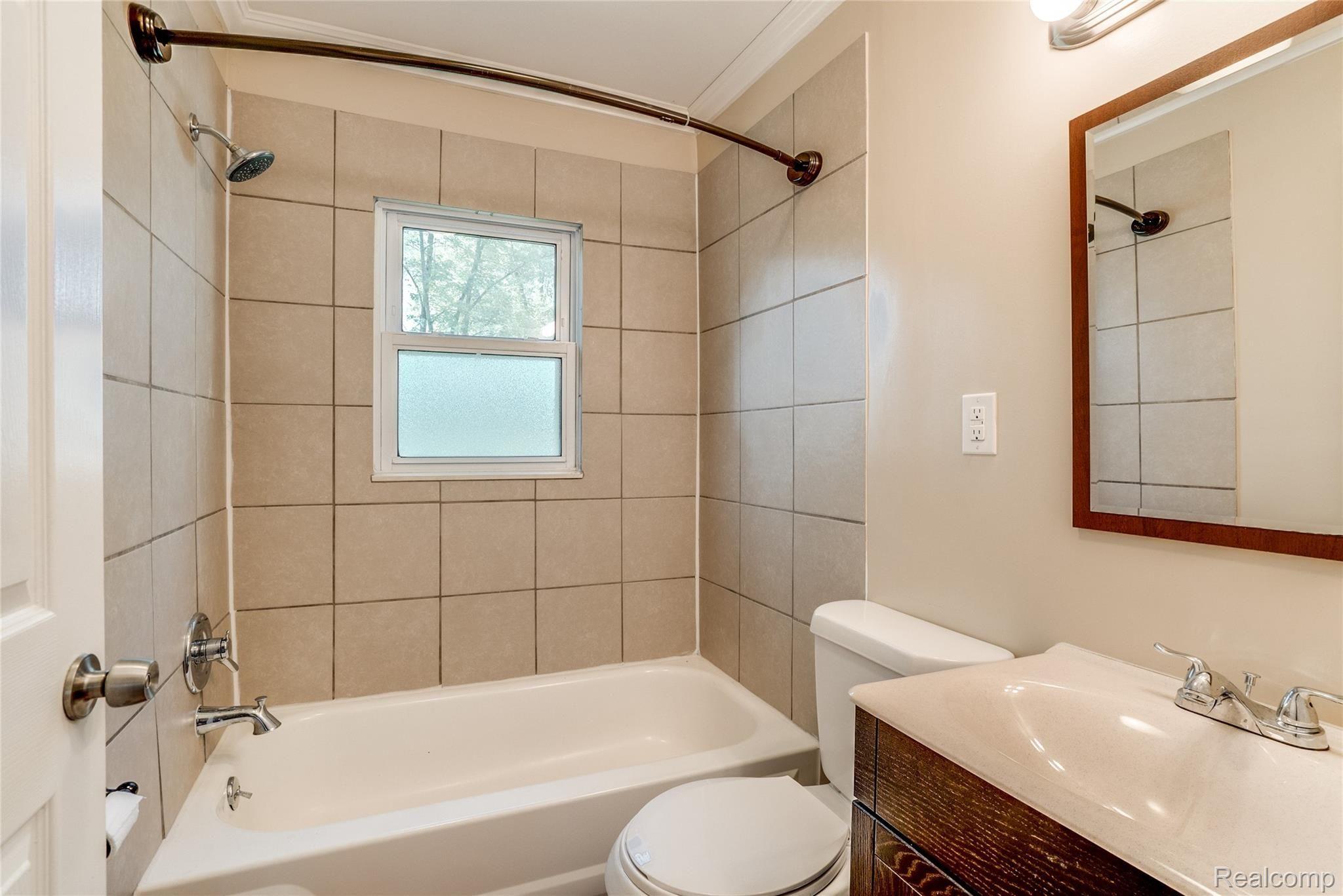 1773 West Auburn Road Rochester, MI 48309 - Photo 7 of 18 Interiors (7 of 24).jpg