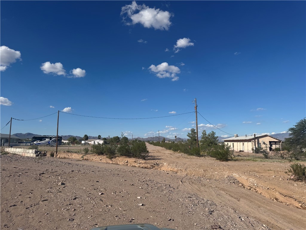 981 South Elfrida Road Golden Valley, AZ 86413 - Photo 3 of 3 Yard