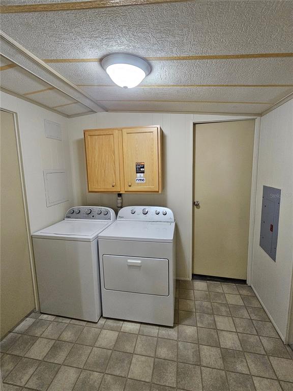 481 Chickadee Court Plant City, FL 33565 - Photo 14 of 17 a utility room with dryer and washer