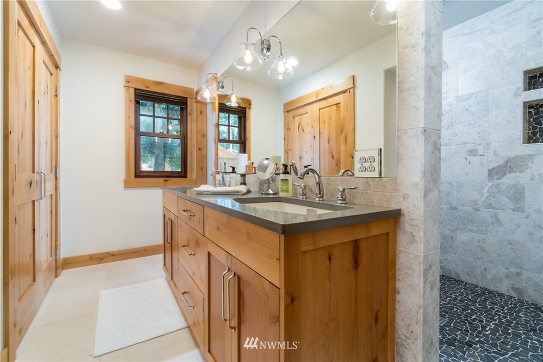 12044 South Lakeshore Road Chelan, WA 98816 - Photo 14 of 25 Gallery Image 14