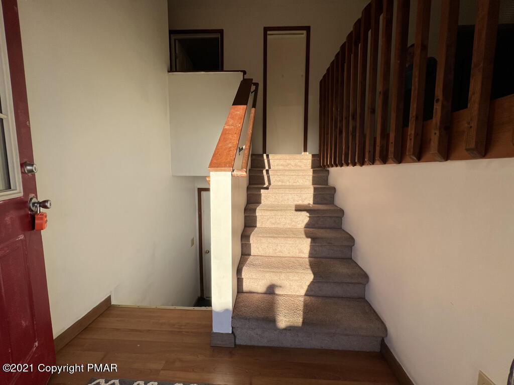 150 Cartwright Road Blakeslee, PA 18610 - Photo 3 of 23 Entry Way