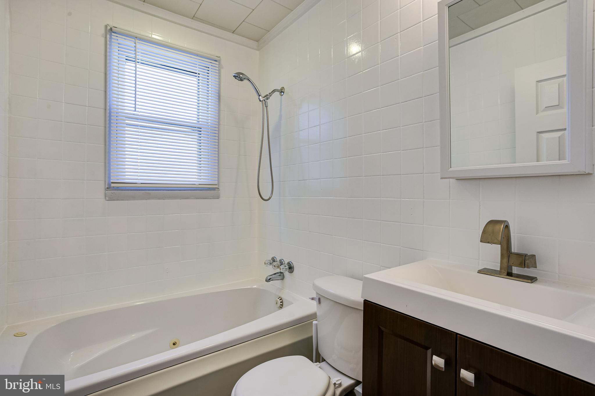 2605 Lynbrook Road Baltimore, MD 21222 - Photo 14 of 34 Full Bath w/ Jetted Tub & Shower
