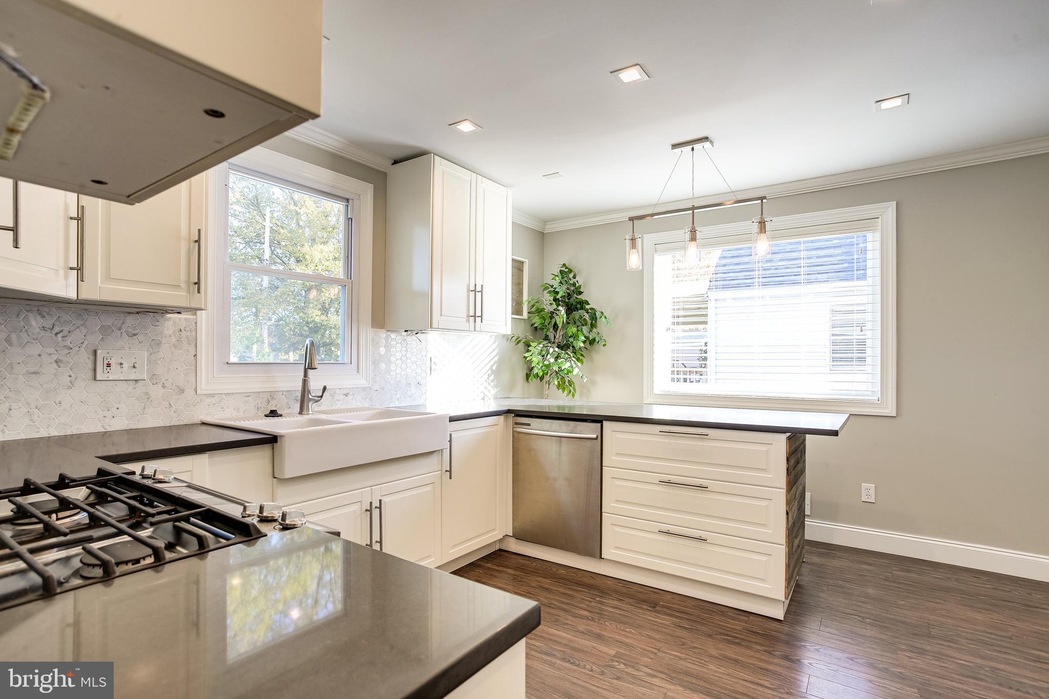 2605 Lynbrook Road Baltimore, MD 21222 - Photo 6 of 34 Kitchen w/ Breakfast Bar
