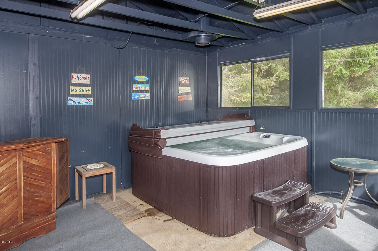 1525 North North Bank Road Otis, OR 97368 - Photo 40 of 40 Hot Tub Room