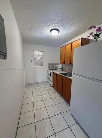 $2,000 | 718 Southwest 11th Avenue, Unit 5, Miami, FL 33130