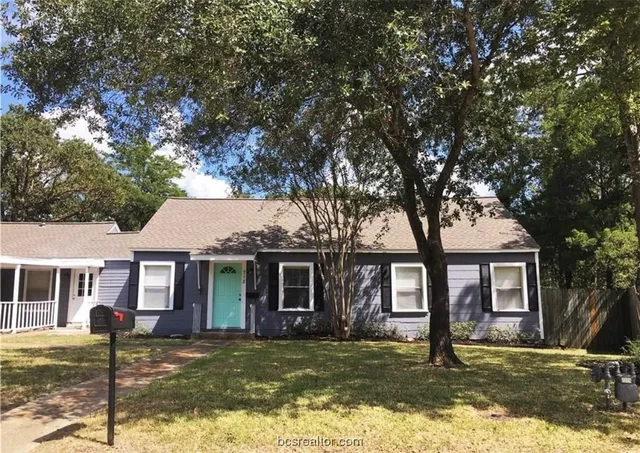 $2,025 | 718 Edgewood Drive, Bryan, TX 77802