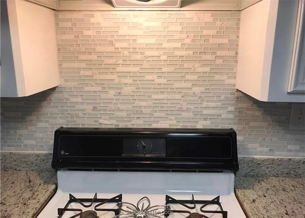 718 Edgewood Drive Bryan, TX 77802 - Photo 7 of 12