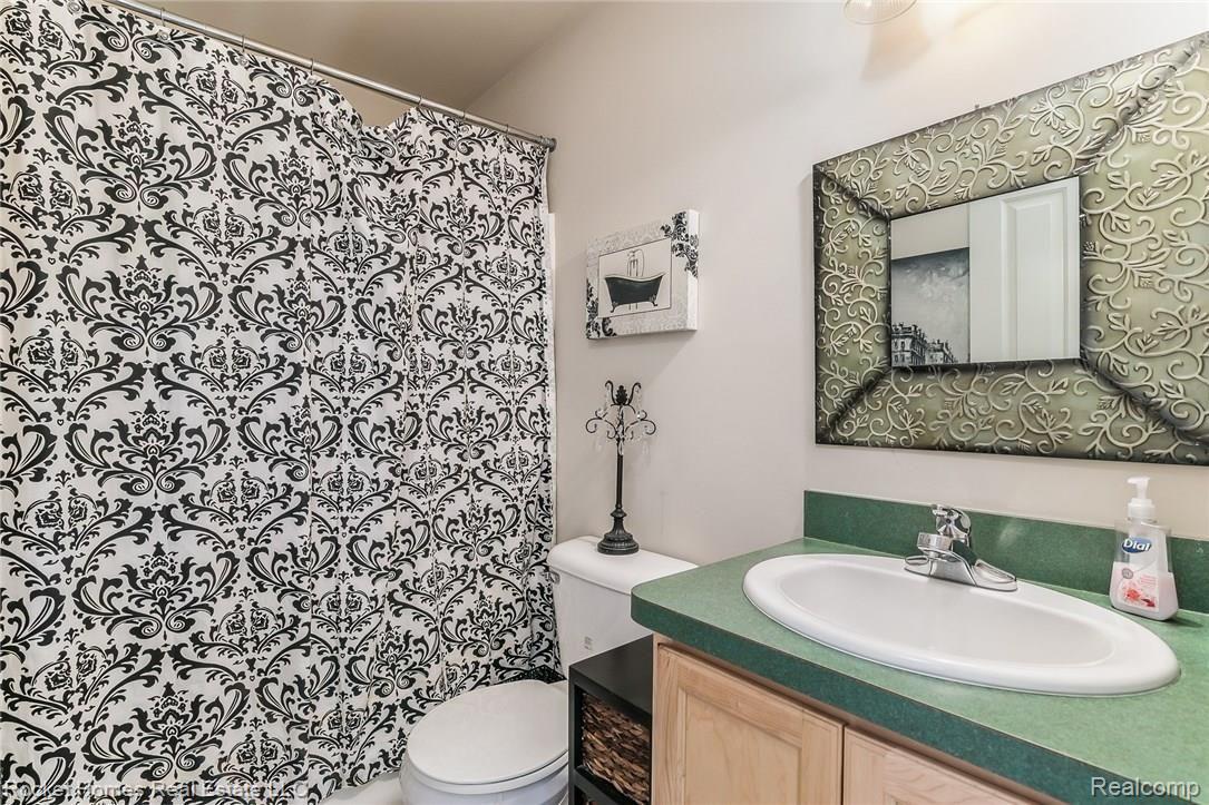 257 West Gates Street Romeo, MI 48065 - Photo 22 of 29 027-Bathroom-4280698-medium.jpg