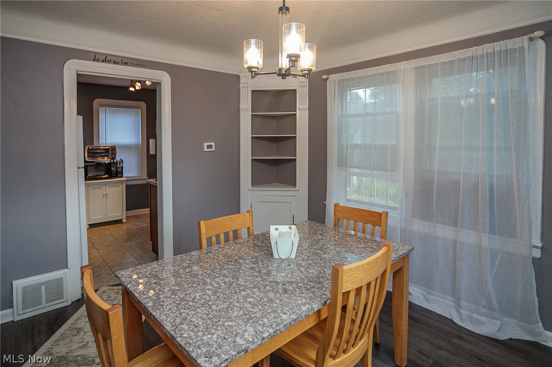 843 Sable Road Cleveland, OH 44119 - Photo 12 of 29 Gallery Image 12