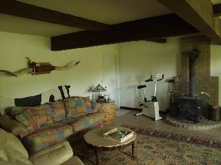 4298 Deer Trail Road Santa Rosa, CA 95404 - Photo 7 of 9 a living room with furniture