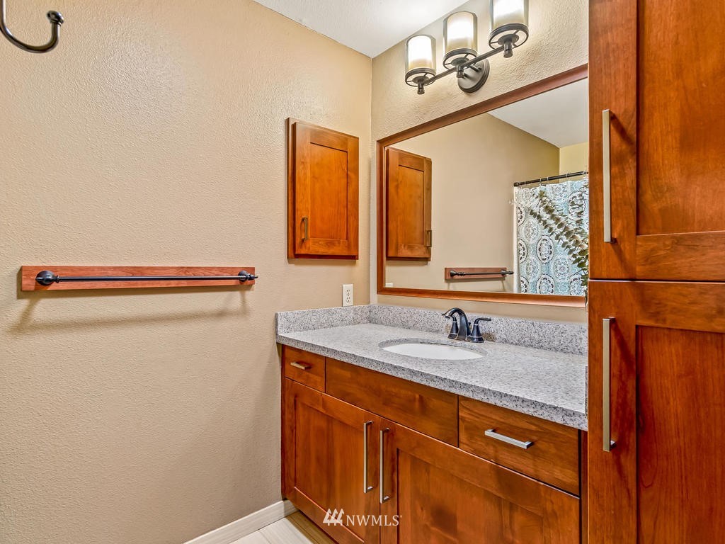 4502 Southwest Findlay Street Seattle, WA 98136 - Photo 15 of 26 Gallery Image 15