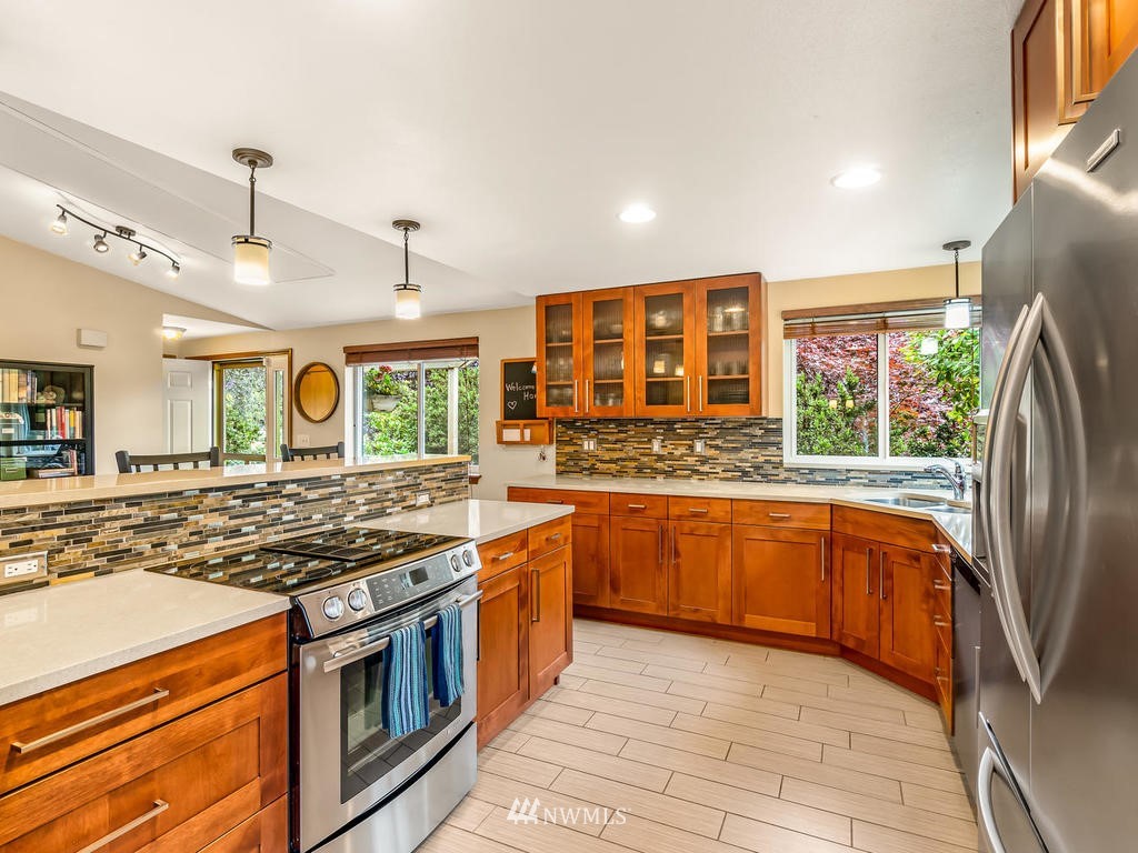 4502 Southwest Findlay Street Seattle, WA 98136 - Photo 3 of 26 Gallery Image 3