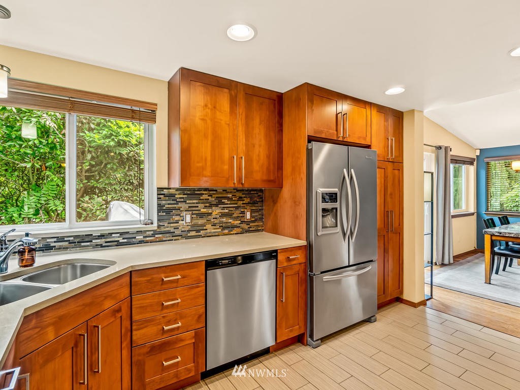 4502 Southwest Findlay Street Seattle, WA 98136 - Photo 4 of 26 Gallery Image 4