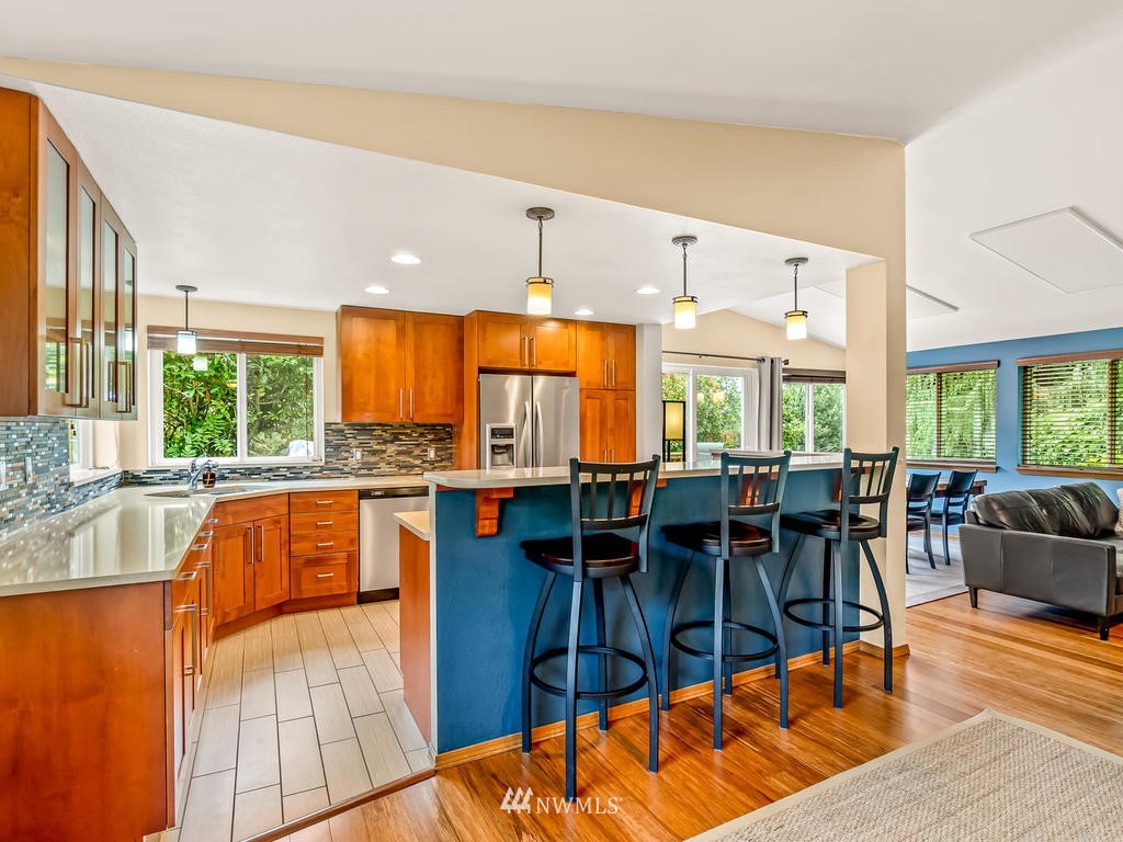 4502 Southwest Findlay Street Seattle, WA 98136 - Photo 5 of 26 Gallery Image 5