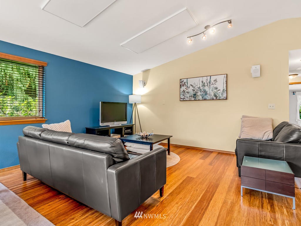 4502 Southwest Findlay Street Seattle, WA 98136 - Photo 9 of 26 Gallery Image 9