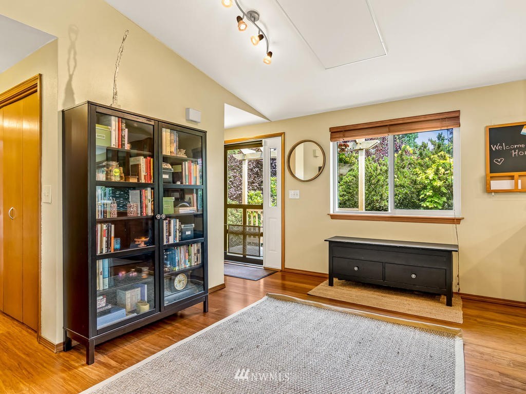 4502 Southwest Findlay Street Seattle, WA 98136 - Photo 10 of 26 Gallery Image 10