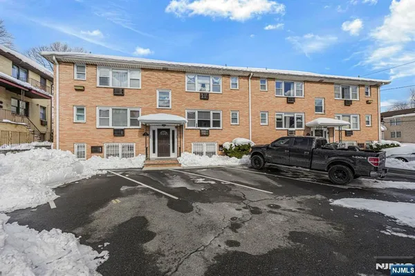 $1,950 | 207 Park Avenue, Unit C1, Rutherford, NJ 07070